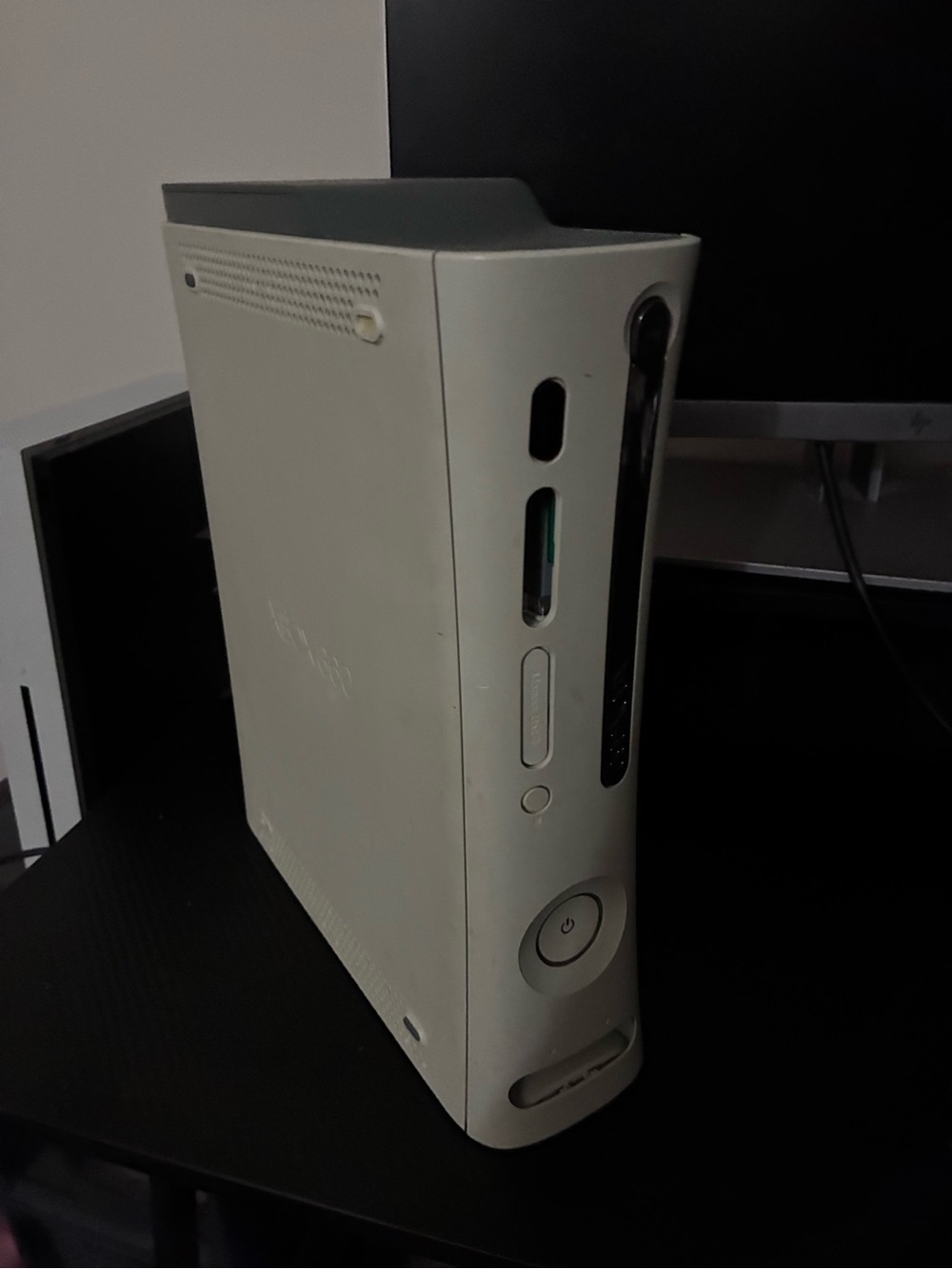 Microsoft Xbox 360 Original White Console 60GB Tested Working W/ Power Cable - Picture 3 of 8